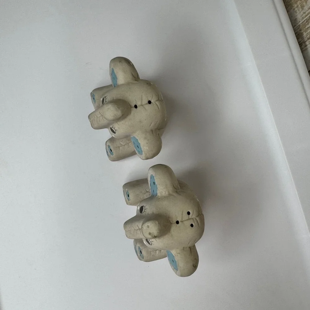 Vintage 90's Ceramic Elephant Salt‎ and Pepper Shaker Anthropomorphic